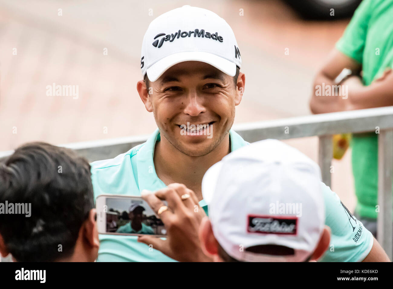 Kuala Lumpur, Malaysia. 13th October, 2017. USA Xander Schauffele having a great Round Two playing in the rain at the PGA CIMB Classic 2017 golf tournament in Kuala Lumpur, Malaysia. © Danny Chan/Alamy Live News. Stock Photo