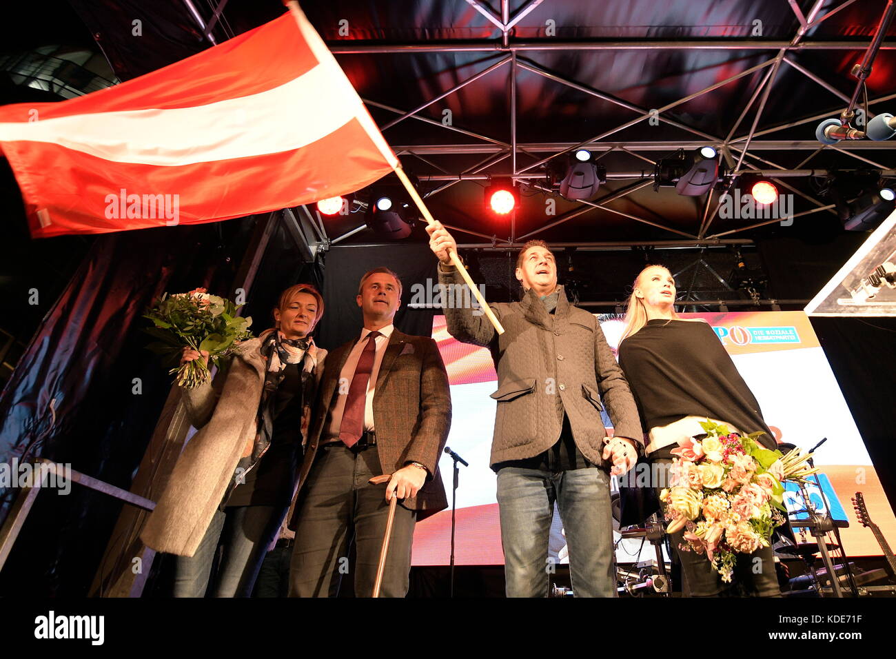 Vienna, Austria. 13th October 2017. Final of the FPÖ Fairness Tour at the Viktor Adler Market in Vienna. The FPÖ (Freedom Party of Austria) thus concludes its election campaign to the national elections 2017. In the picture (from L to R) Verena Hofer, Norbert Hofer, Federal Party Chief Heinz Christian Strache and Philippa Beck (Philippa Strache). Credit: Franz Perc / Alamy Live News Stock Photo