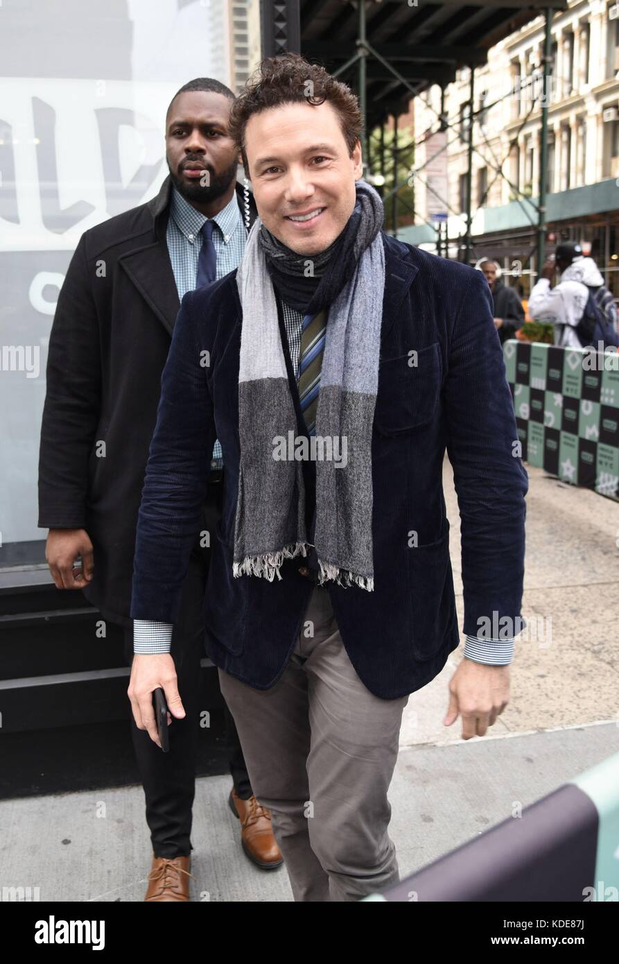 New York, NY, USA. 13th Oct, 2017. Rocco DiSpirito seen, at AOL BUILD to promote his new cookbook ROCCO'S HEALTHY   DELICIOUS out and about for Celebrity Candids - FRI, New York, NY October 13, 2017. Credit: Derek Storm/Everett Collection/Alamy Live News Stock Photo