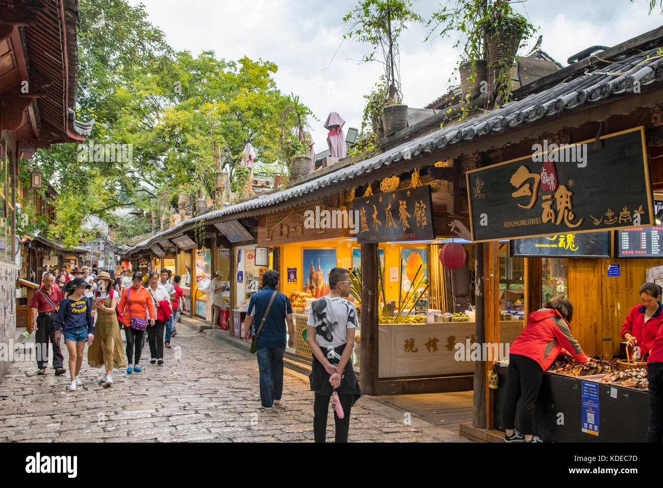 Street Scene in Ancient Town, Lijiang, Yunnan, China Stock Photo - Alamy