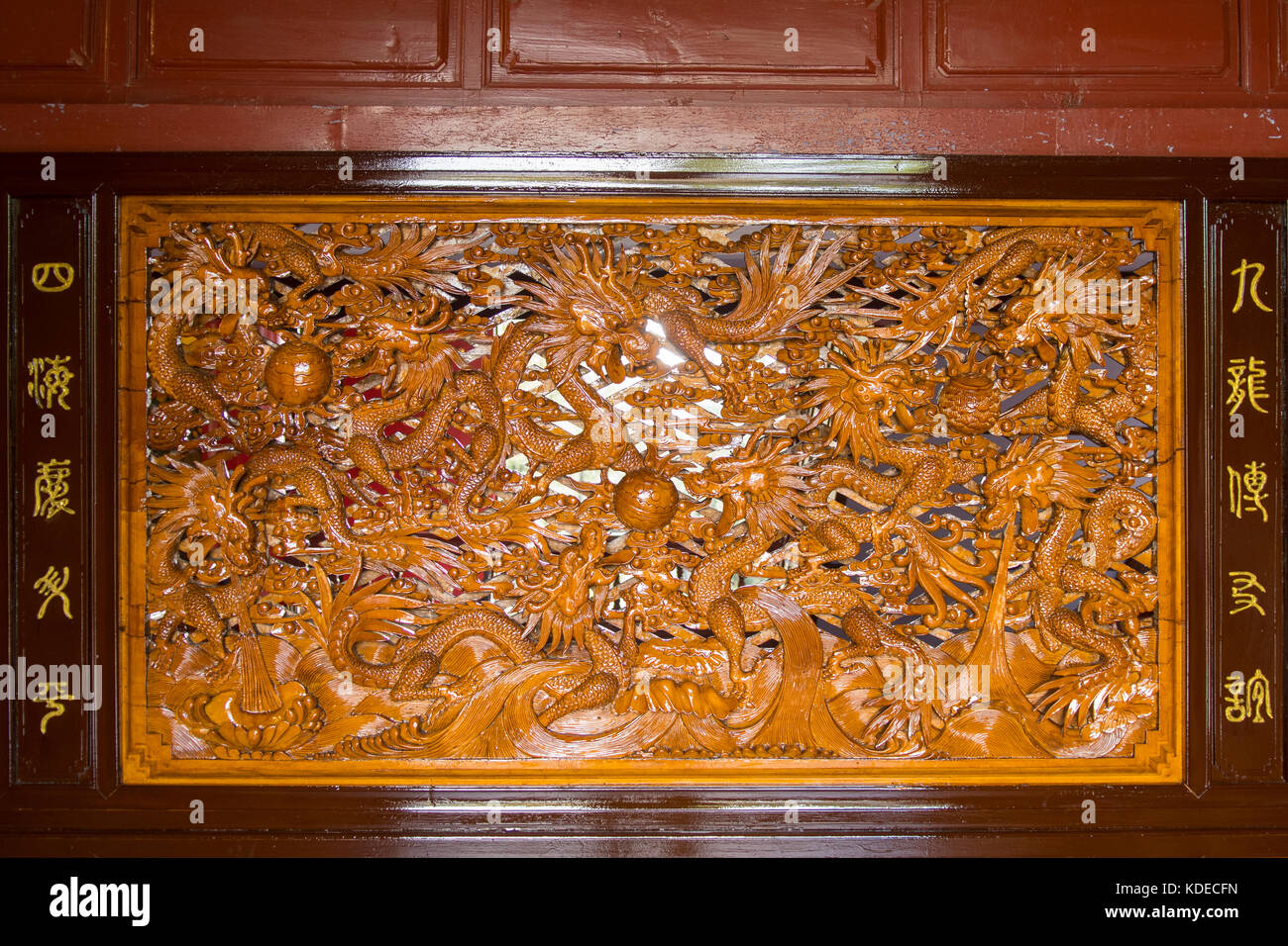 Chinese wood carving hi-res stock photography and images - Alamy