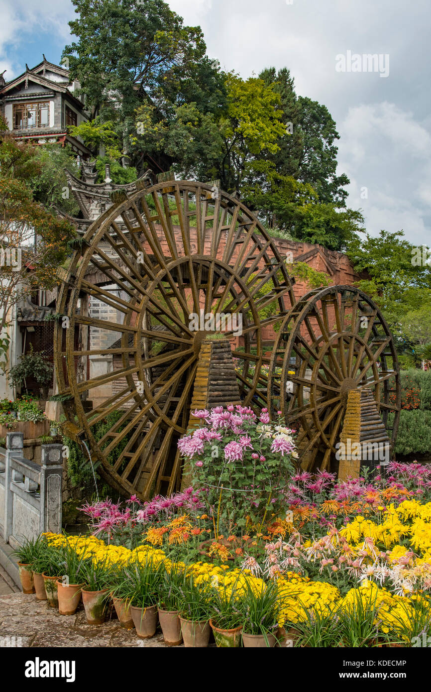 Water Wheels in Ancient Town of Lijiang, Yunnan, China Stock Photo