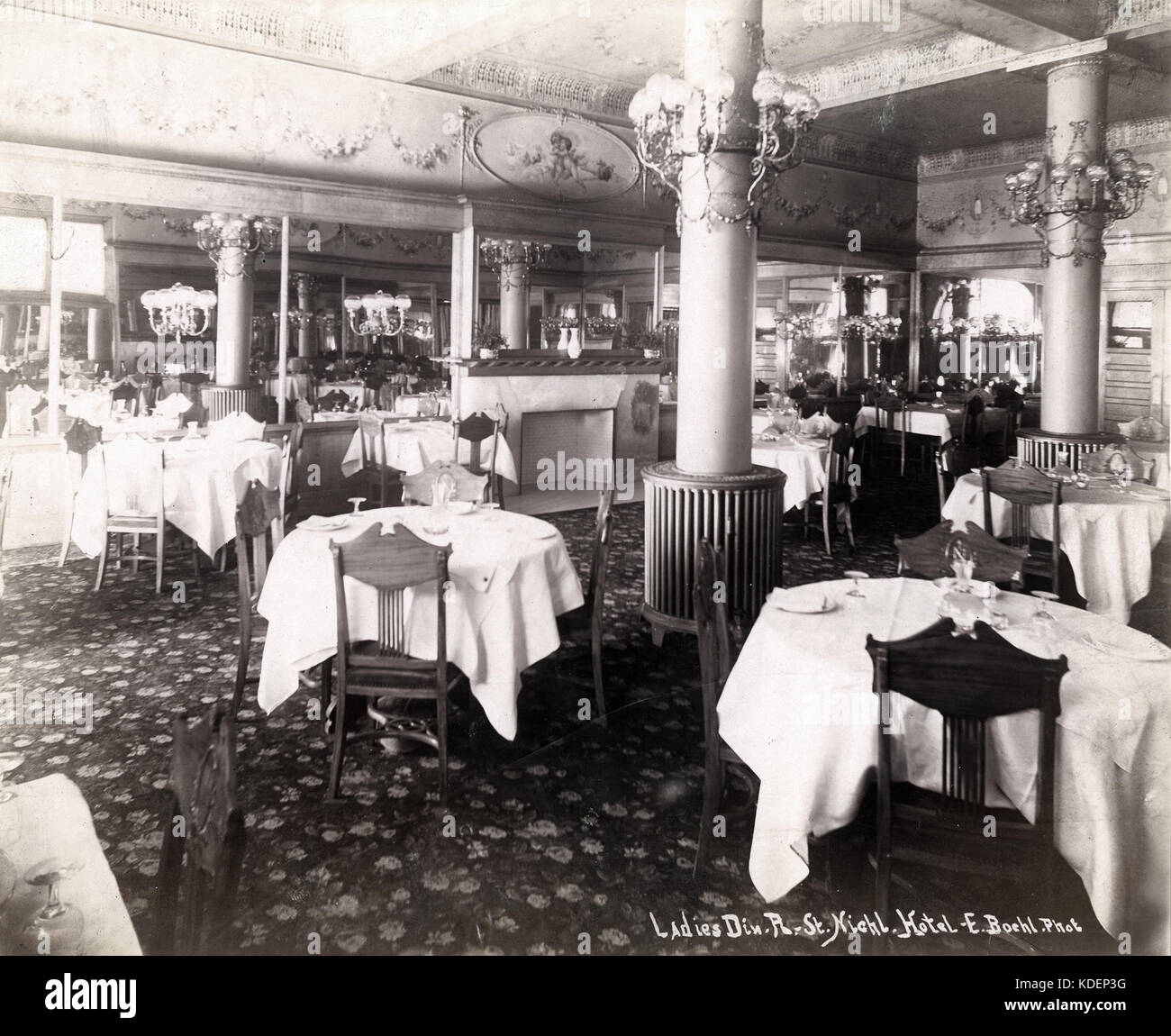 Ladies Dining Room in the St. Nicholas Hotel. 407 North Eighth Street. (Also called the Victoria Building. Designed by Louis Sullivan) Stock Photo