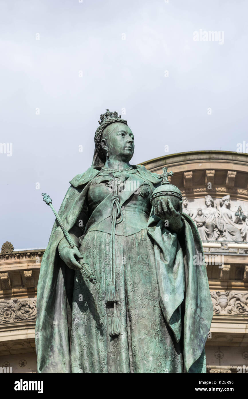 Birmingham, UK, October 3rd, 2017 : Statue of Queen Victoria in Birmingham,UK, Birmingham city council in the background Stock Photo