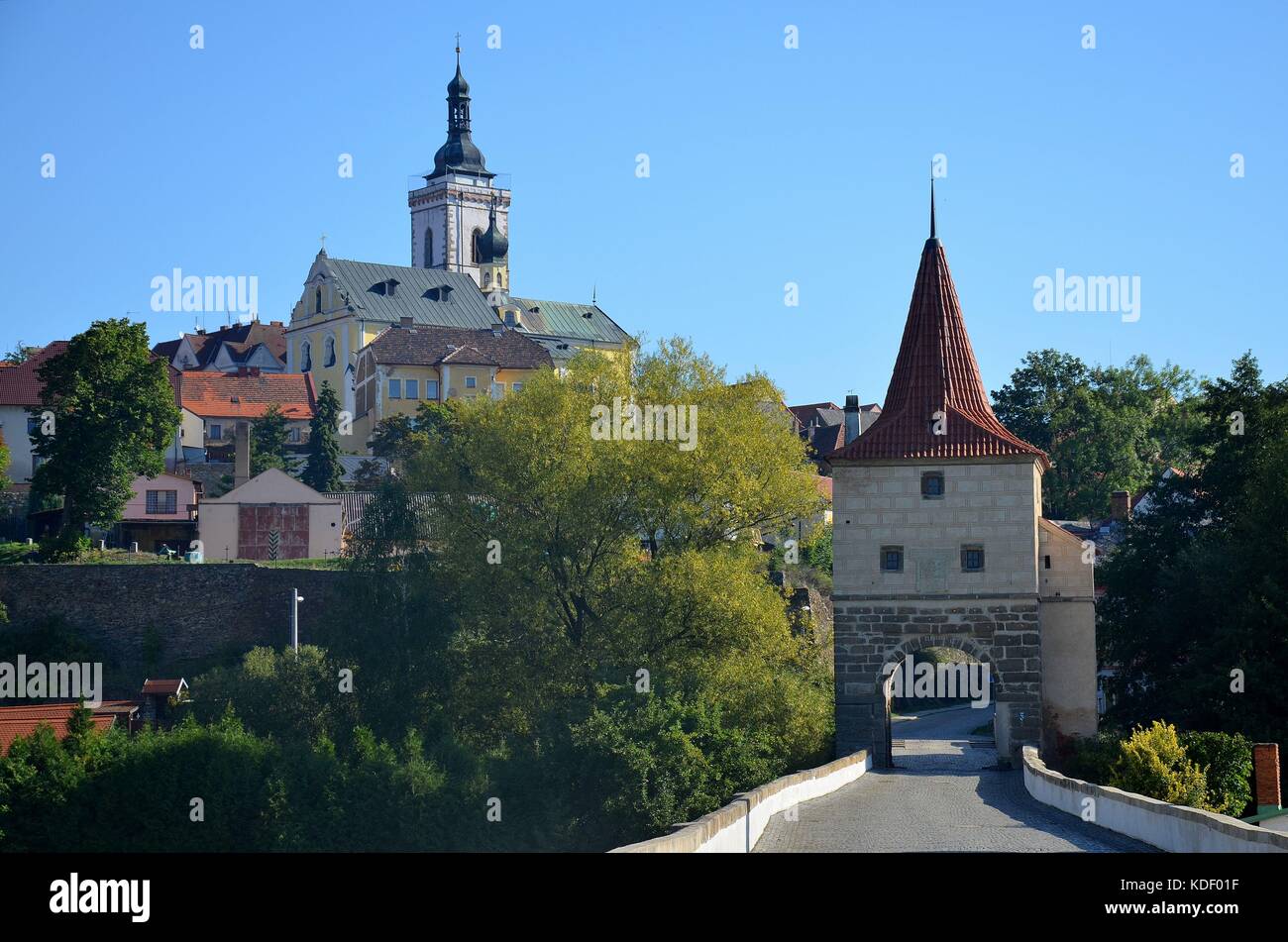 Stadttor und Kirche in Stribro (Mies) in Böhmen Stock Photo