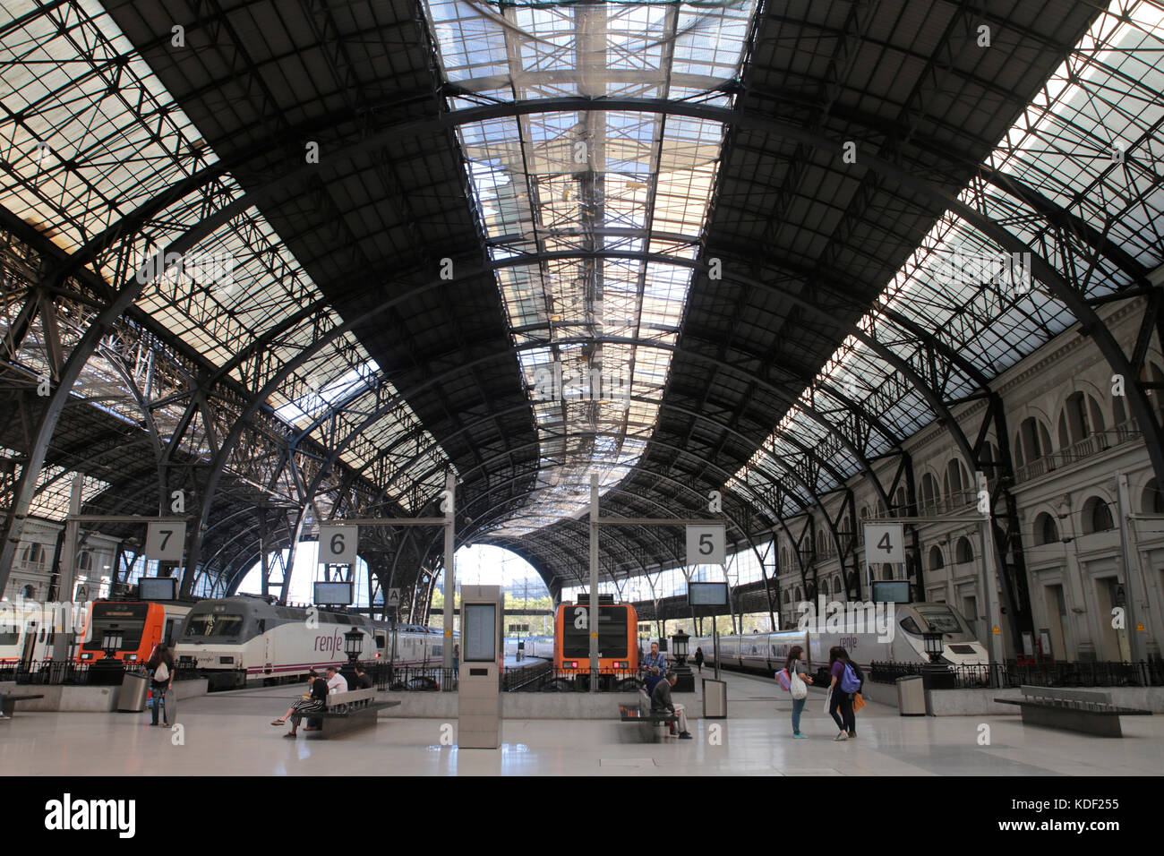photo Barcelona Main Train Station Name https www alamy com stock image de francia station in central barcelona 163214833 html