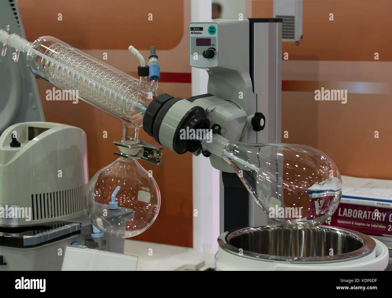 Rotary evaporator hires stock photography and images Alamy