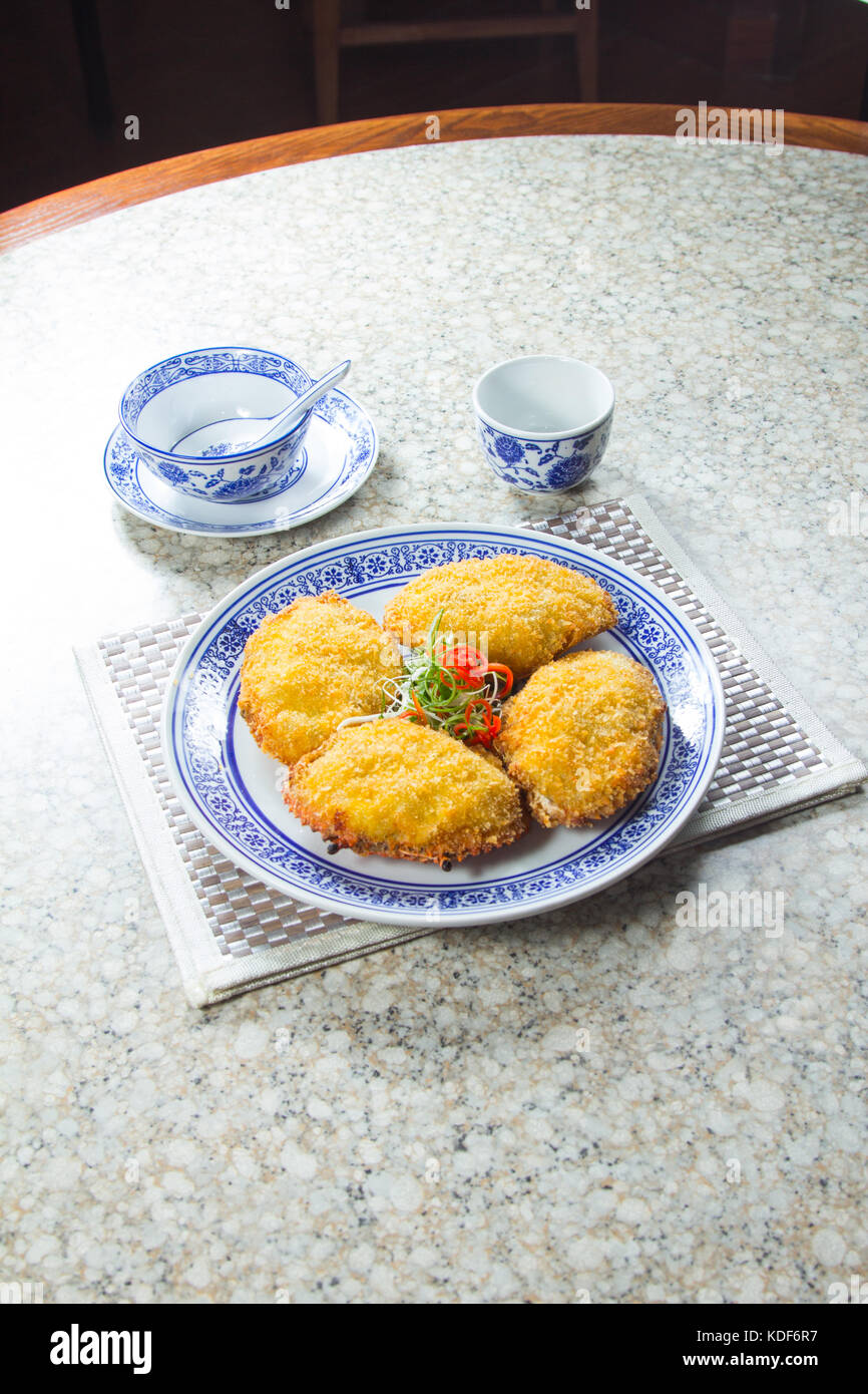 deep fried fish Stock Photo - Alamy