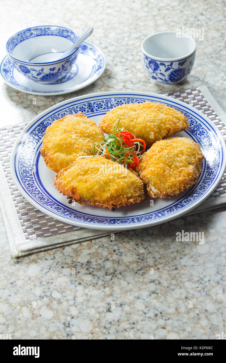 deep fried fish Stock Photo - Alamy