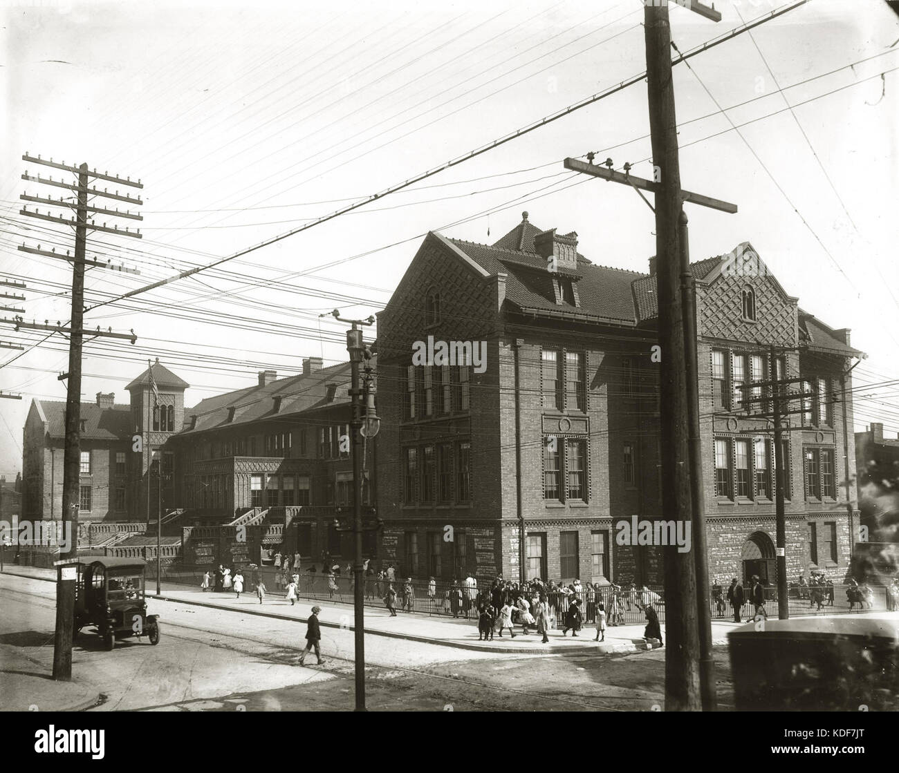 Patrick Henry School at the corner of Tenth and Biddle Streets Stock Photo Alamy