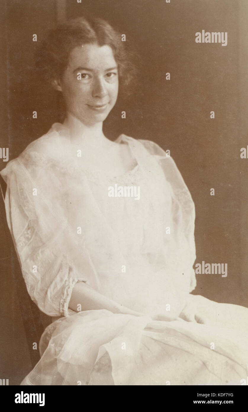 Sara Teasdale. Photograph by unknown, 1907 Missouri History Museum