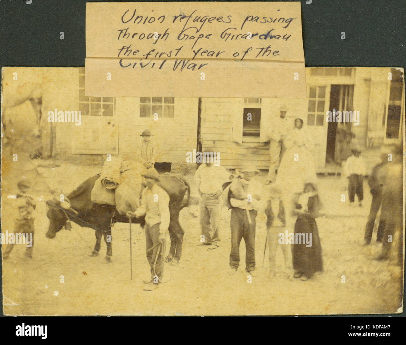 Photograph Union refugees passing through Cape Girardeau in the first