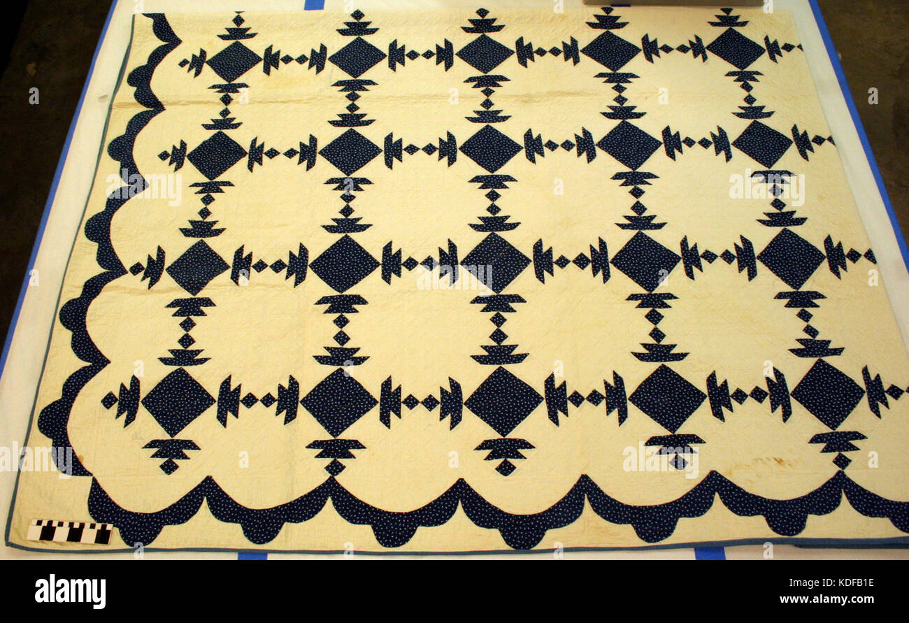 American textiles quilt hi-res stock photography and images - Alamy