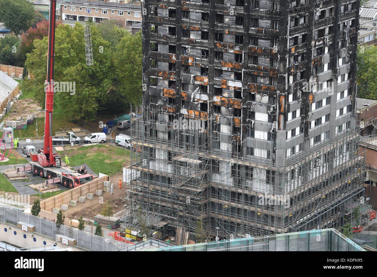 Work commences to cover the ruin of Grenfell Tower, nearly four months since a fire inflicted the most costly tragedy in recent British history. Stock Photo