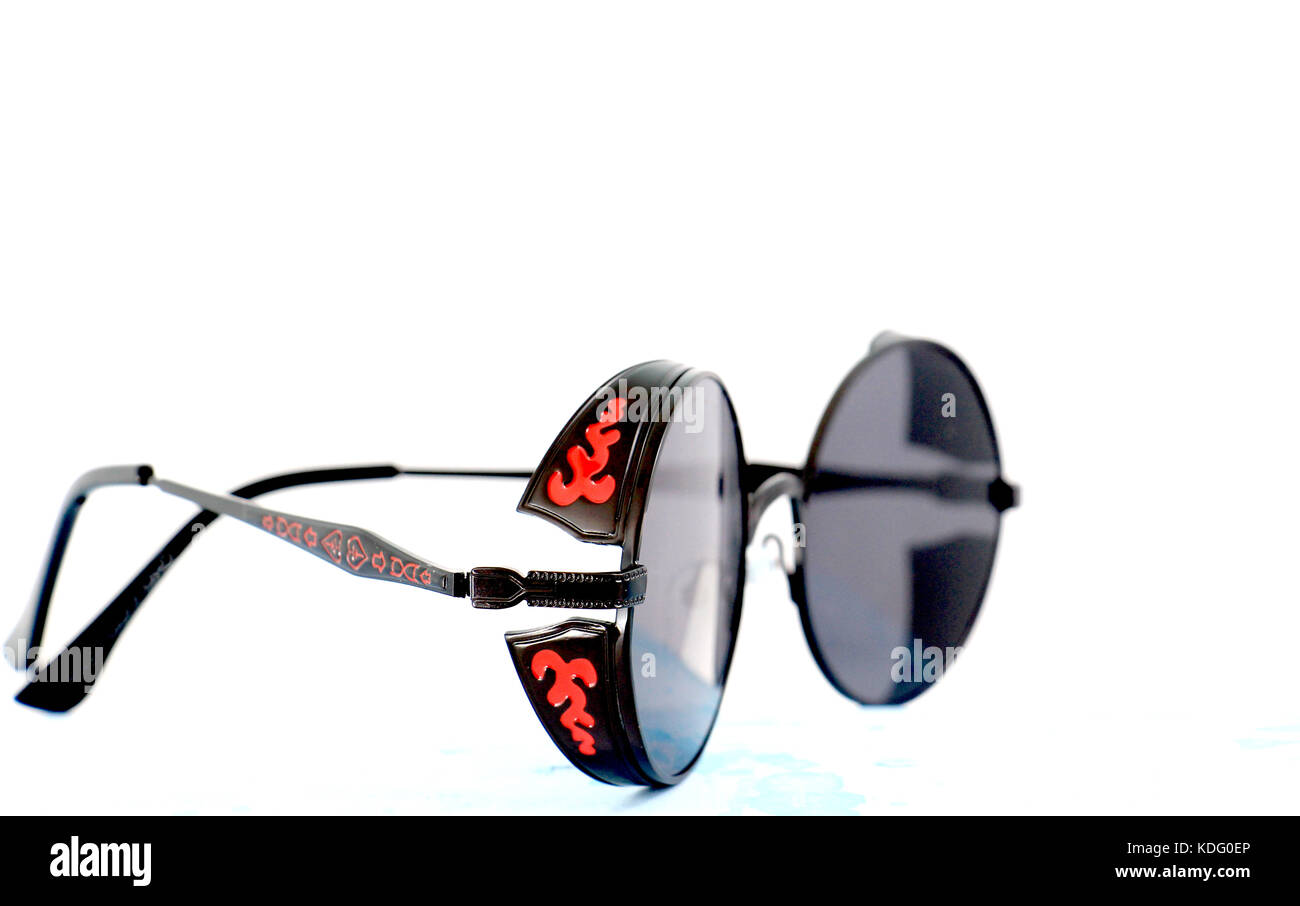 Retro Circle G Polarized Sunglasses for Trendsetters