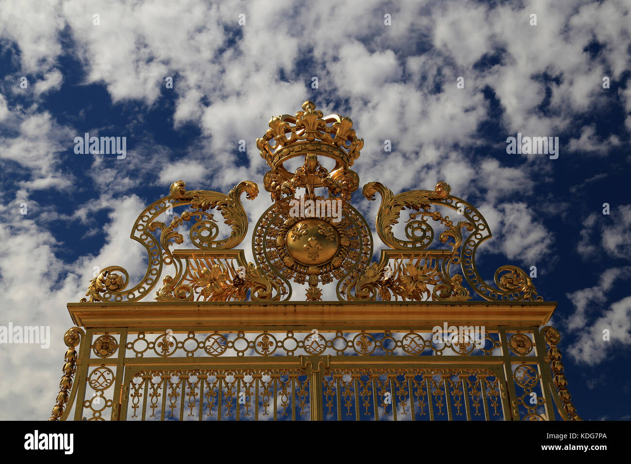 Chateau de Versailles golden entrance gates Stock Photo Alamy