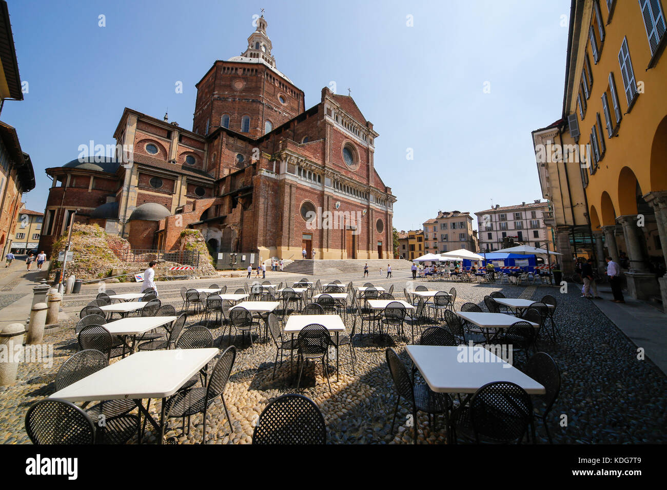 Pavia - tables and chairs in front of the cathedral in the main piazza. Stock Photo