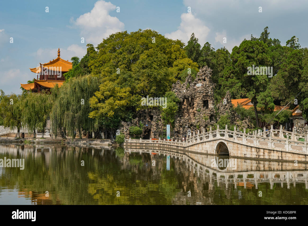 Bridge and Daguan Pavilion in Daguan Park, Kunming, Yunnan, China Stock Photo
