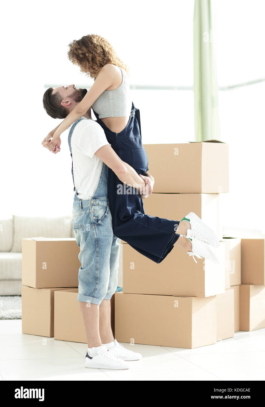 Portrait of a happy couple moving to a new house Stock Photo - Alamy