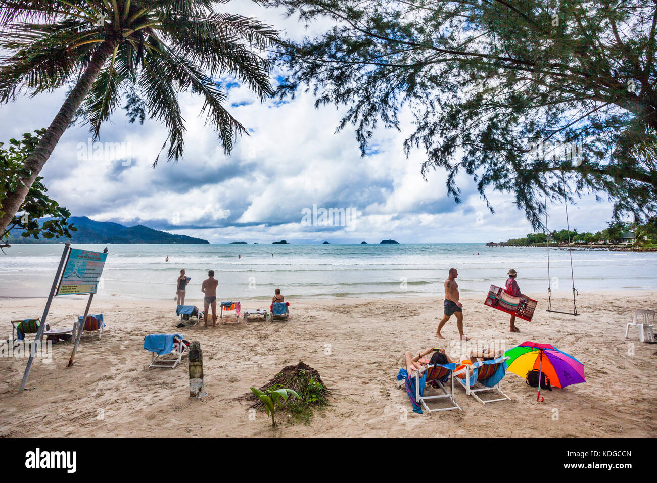 Thailand, Trat Province, Koh Chang Island in the Gulf of Thailand, West Coast, holidaymakers at Ao Klong Phrao Beach Stock Photo