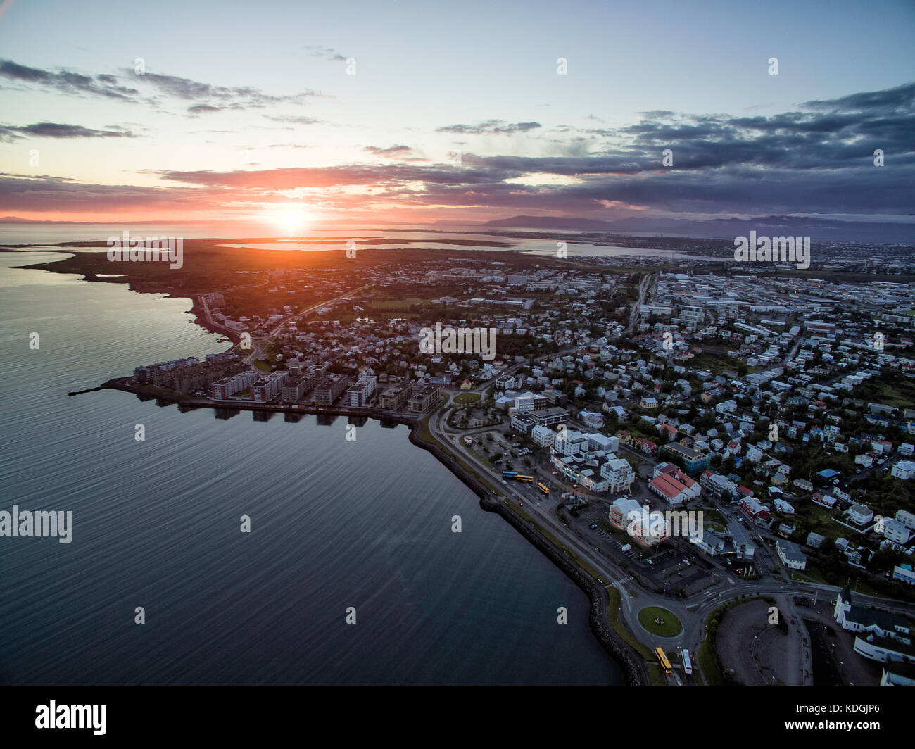 Iceland midnight sun mountain hires stock photography and images Alamy