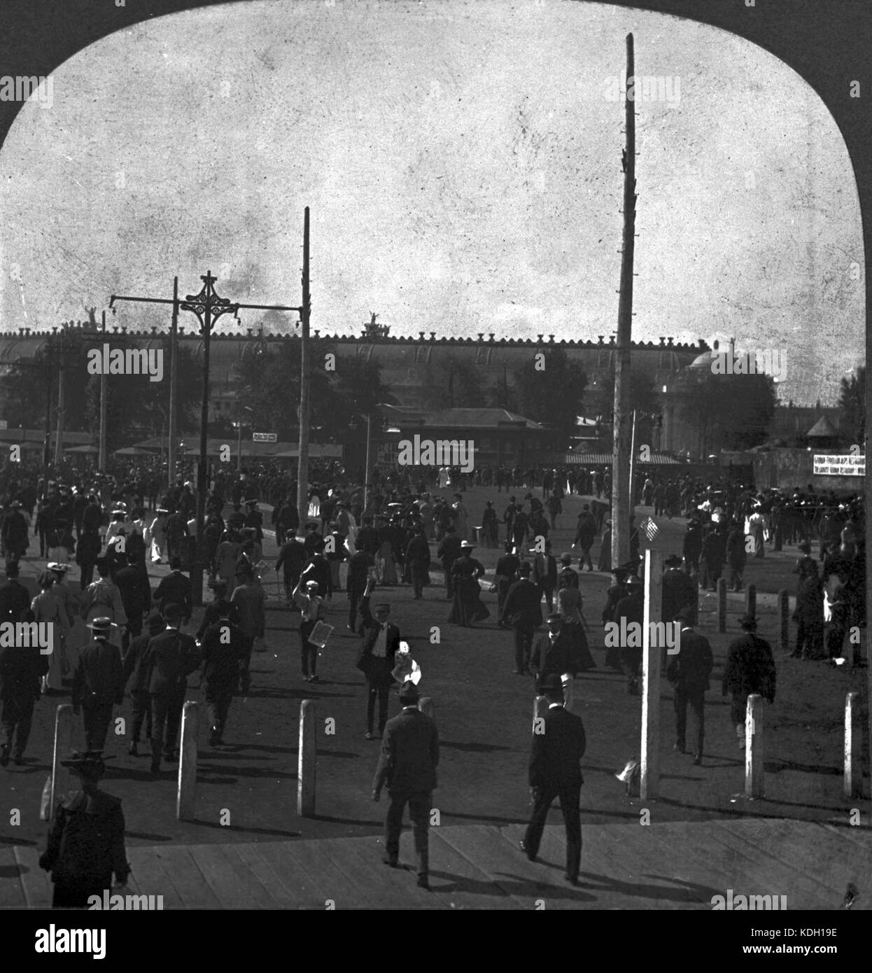 Plaza in front of the Lindell Entrance. St. Louis Day Crowd. K 15310