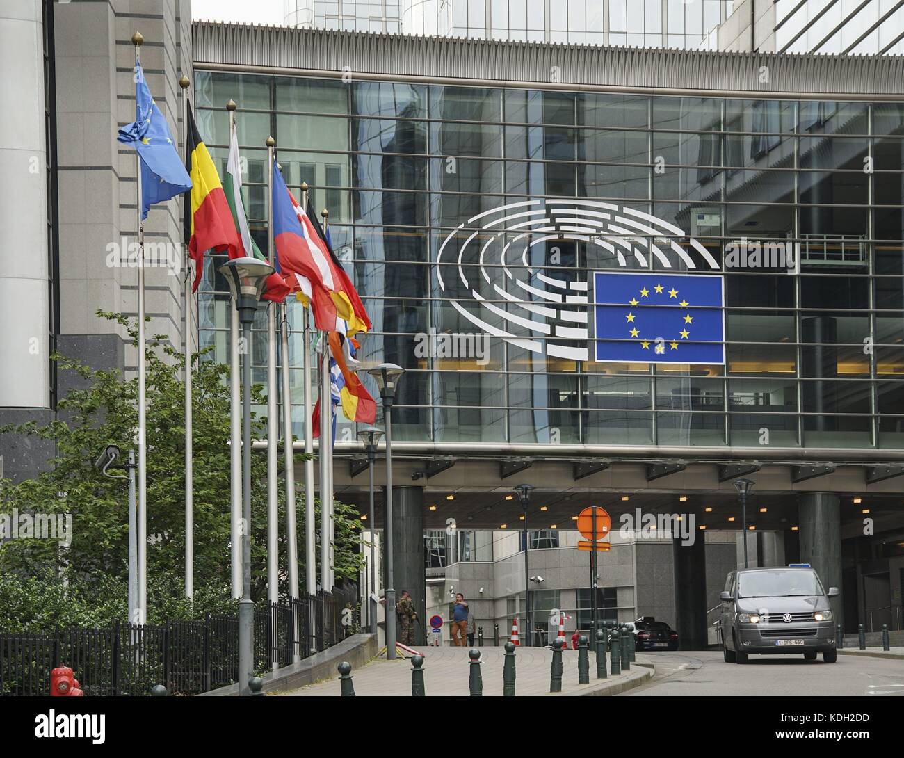 Glass facade on the EU Parliaments Building with the European flagg in Brussels. (08 July 2016) | usage worldwide Stock Photo