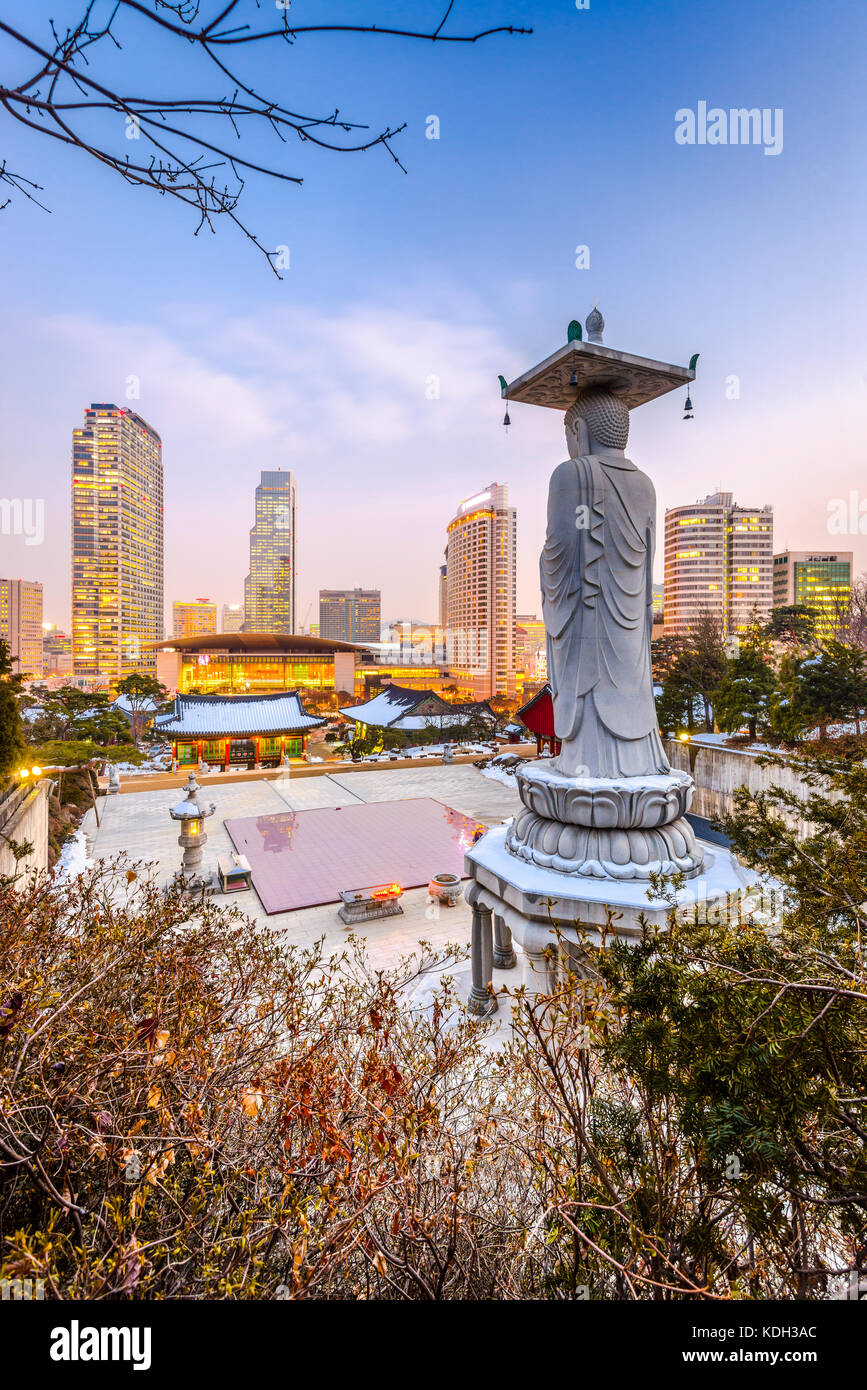 Seoul, South Korea skyline from Bongeunsa Temple Stock Photo Alamy
