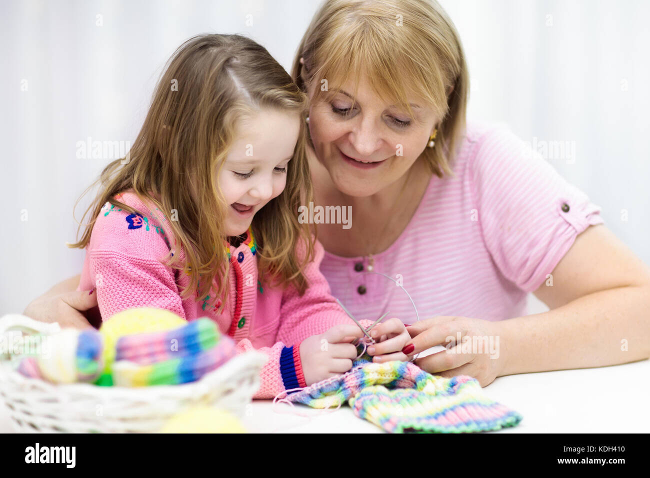 mother-and-child-knitting-mom-teaching-little-girl-to-knit-crafts-KDH410.jpg