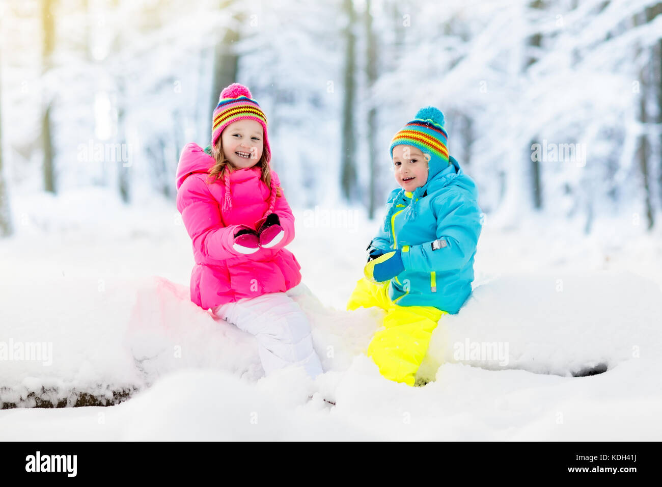 Girl catching snowflakes hi-res stock photography and images - Alamy