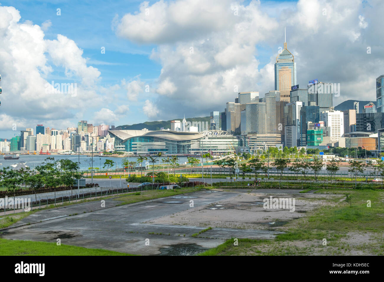 Central pier bridge hong kong hi-res stock photography and images - Alamy