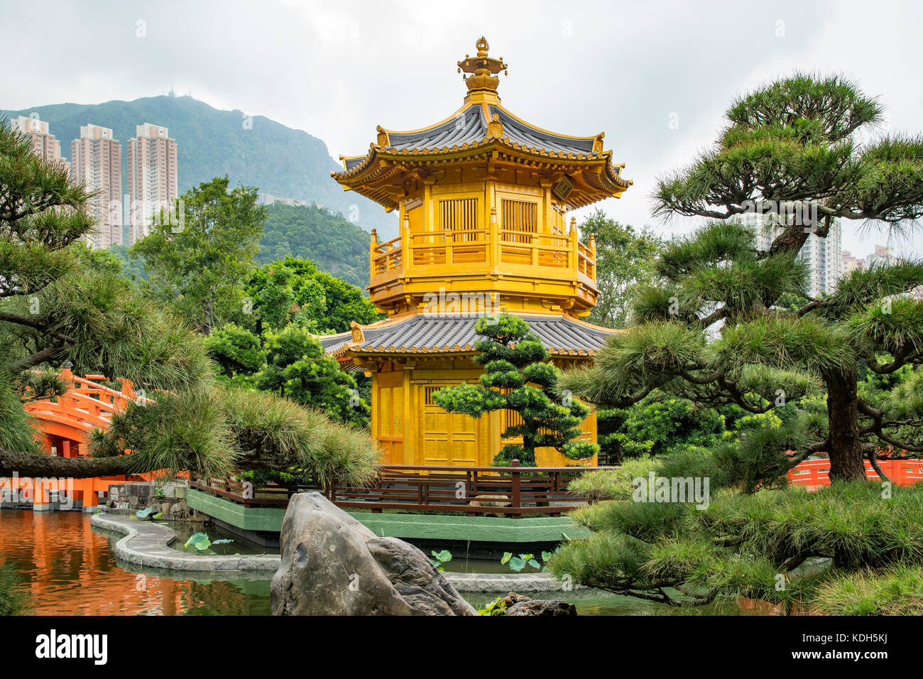 Pavilion of Absolute Perfection, Nan Lian Garden, Kowloon, Hong Kong, China Stock Photo