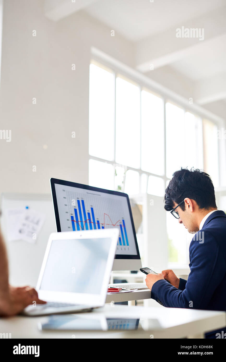 Analyst research computer display hi-res stock photography and images ...