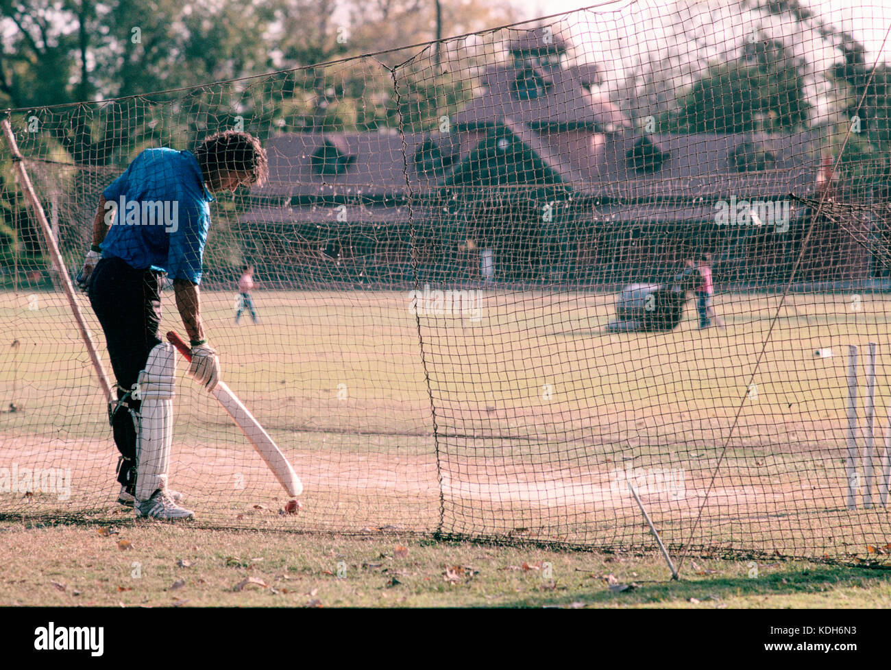 Pakistan cricket captain imran khan hi-res stock photography and images -  Alamy, image size:1300x977