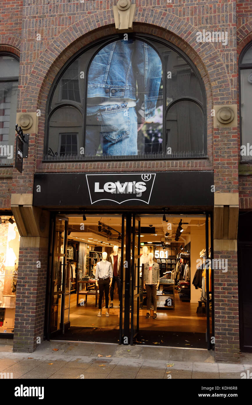 levi levis jeans store highstreet shop shops Stock Photo - Alamy