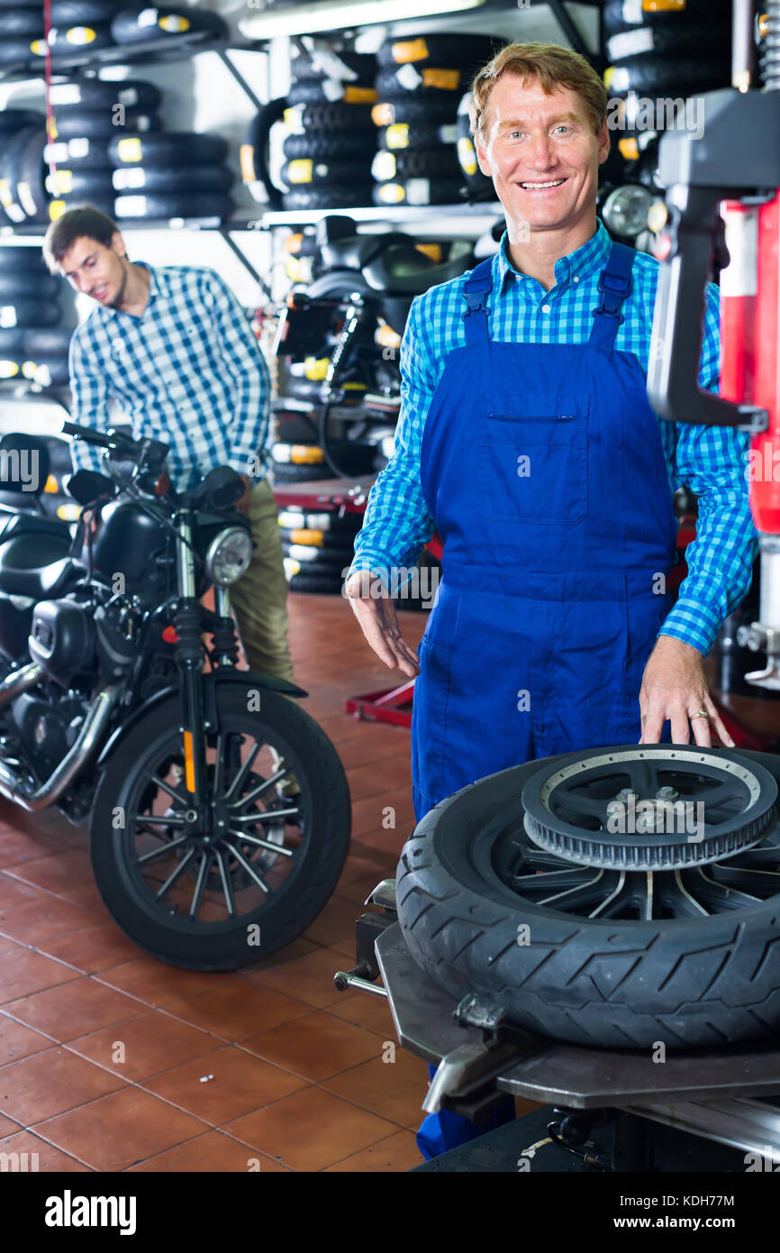 Motorcycle Service Tech Bike tire size hi-res stock photography and images - Alamy