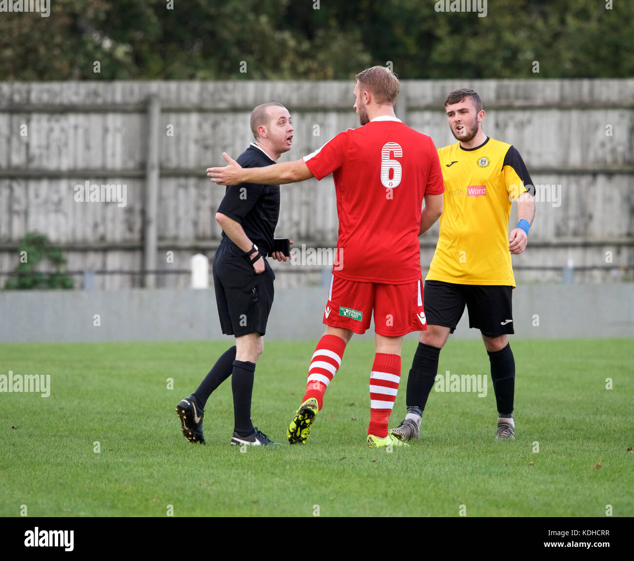 Players arguing with referee hires stock photography and images Alamy