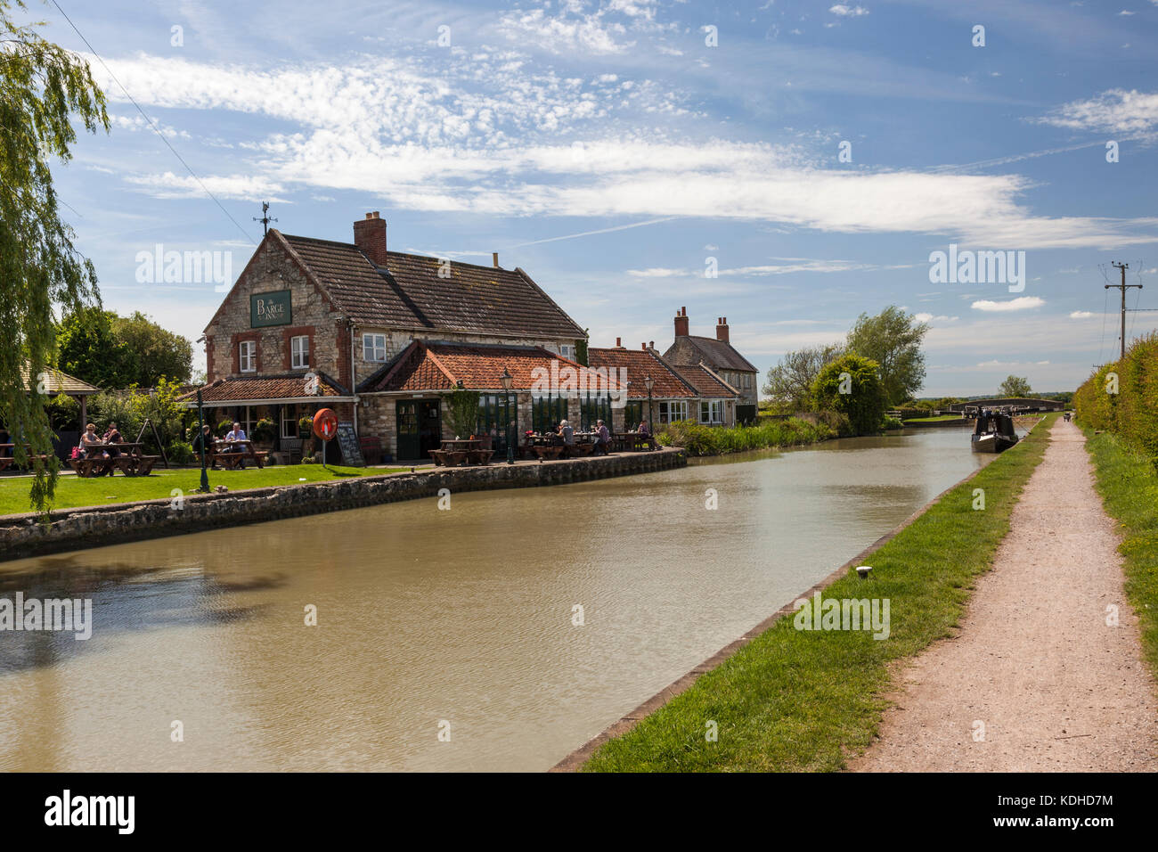 The Barge Inn overlooking the Kennet and Avon canal, Seend, Wiltshire, England, UK Stock Photo