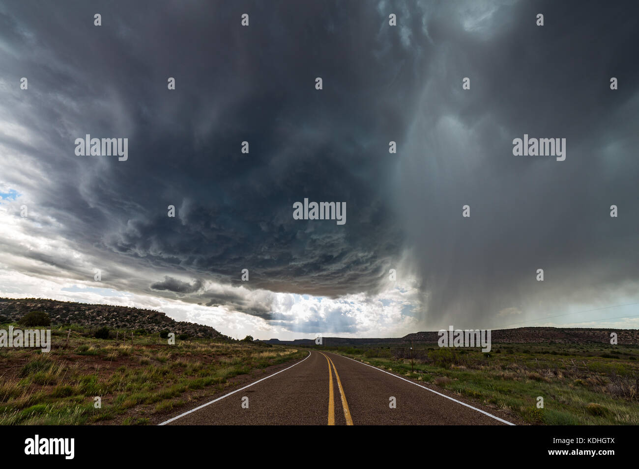 Supercell thunderstorm cloud and road near Tucumcari, New Mexico Stock Photo