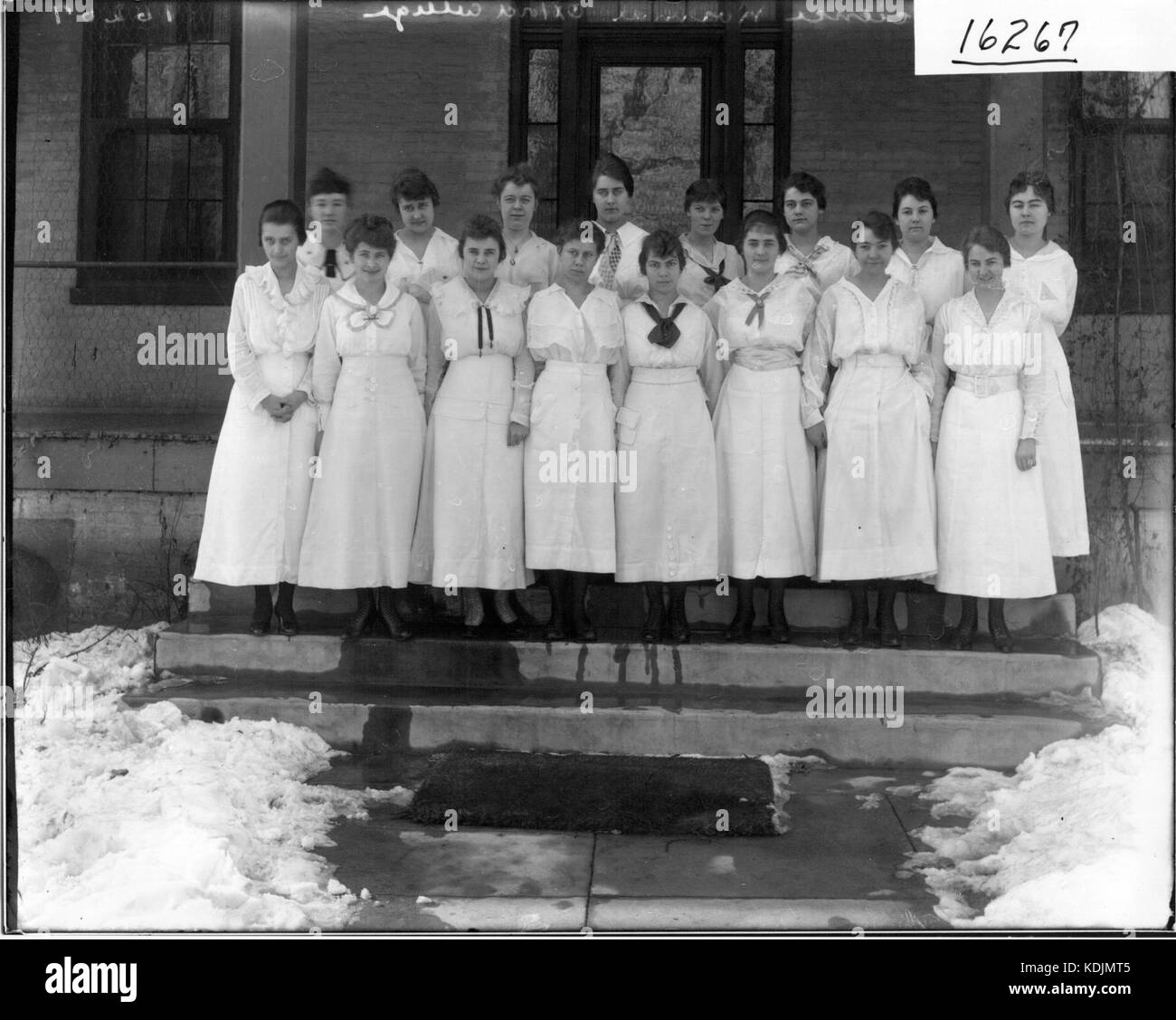 Oxford College domestic science students 1917 (3190816085) Stock Photo