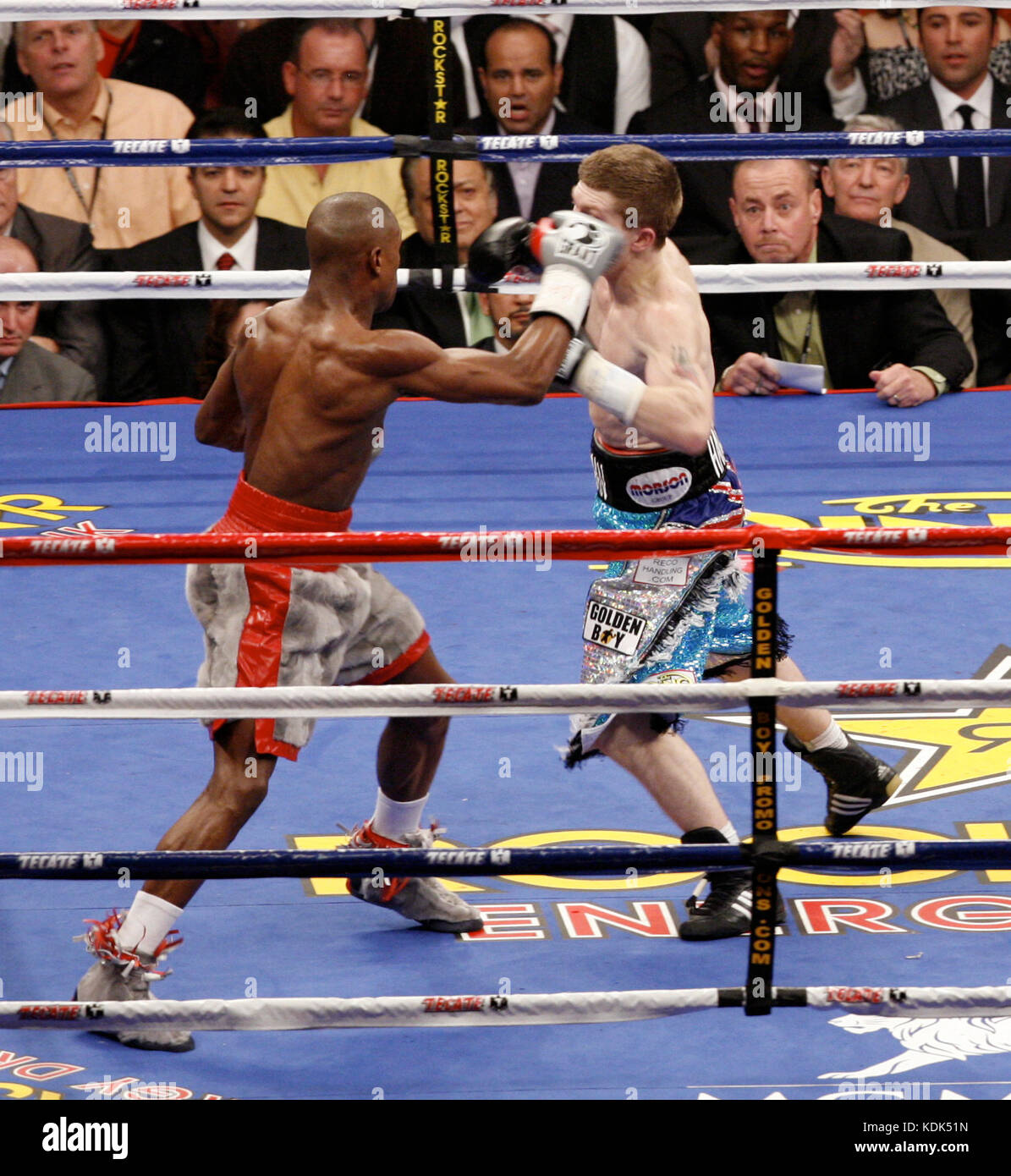 Мейвезер хаттон. Темнокожие боксеры. Мейвезер хаттон. Рикки хаттон и флойд мейвезер. Floyd mayweather ricky hatton.