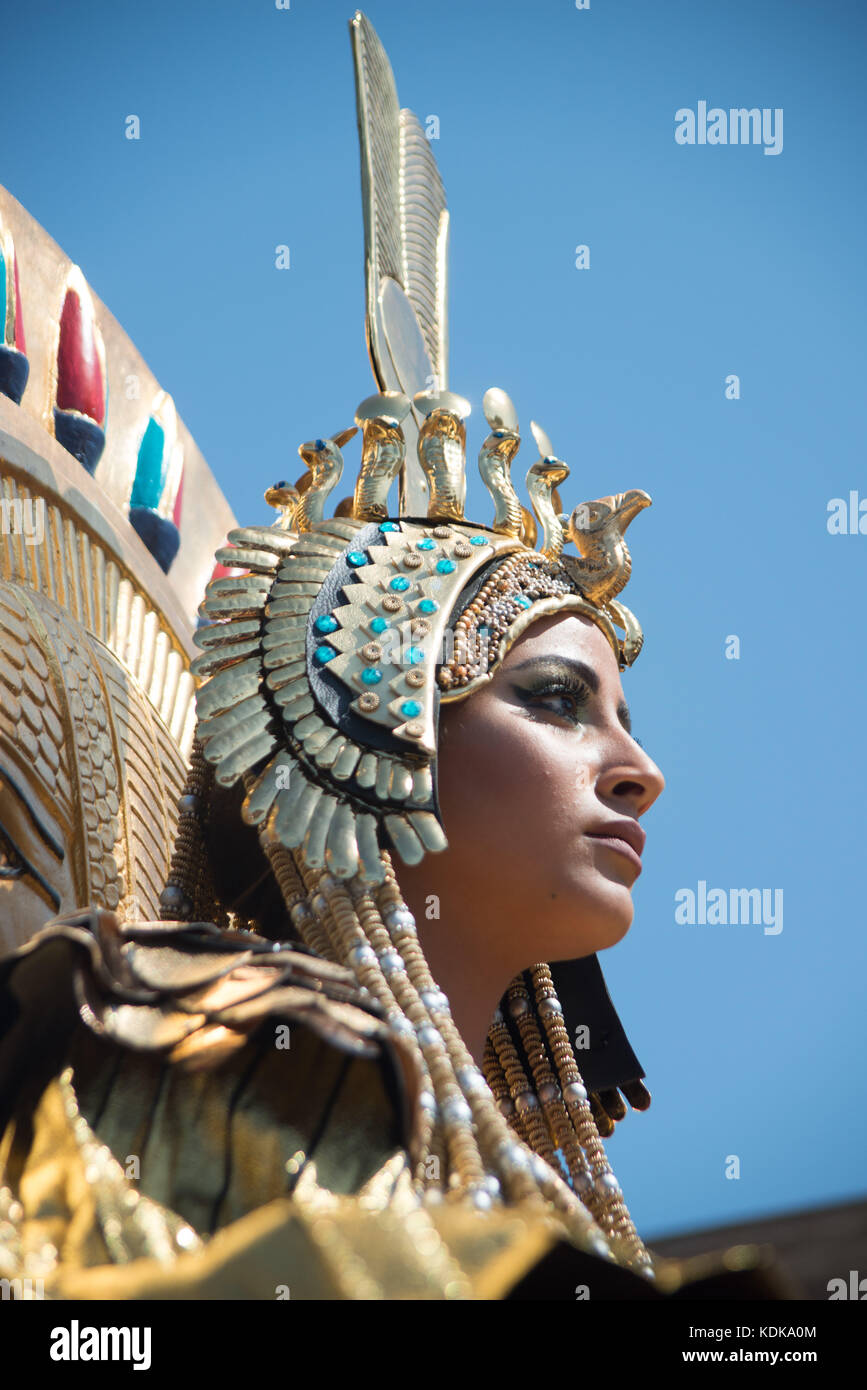 Alexandria, Egypt - 30 September 2017 - The inaugural festival in honor of Cleopatra coincided today with World Tourism Day.  The event included a parade along the corniche seafront with Cleopatra dressed in her golden royal robes and distinctive crown, accompanied by her two ladies-in-waiting and six officers dressed as ancient Egyptian soldiers.  The event also brings awareness about new discoveries made in the bottom of the Mediterranean Sea in the Alexandria area where 72 wrecks, 20 ships and army aircrafts from WWI and WWII and others that date back to 300 BC have been discovered.  An ini Stock Photo