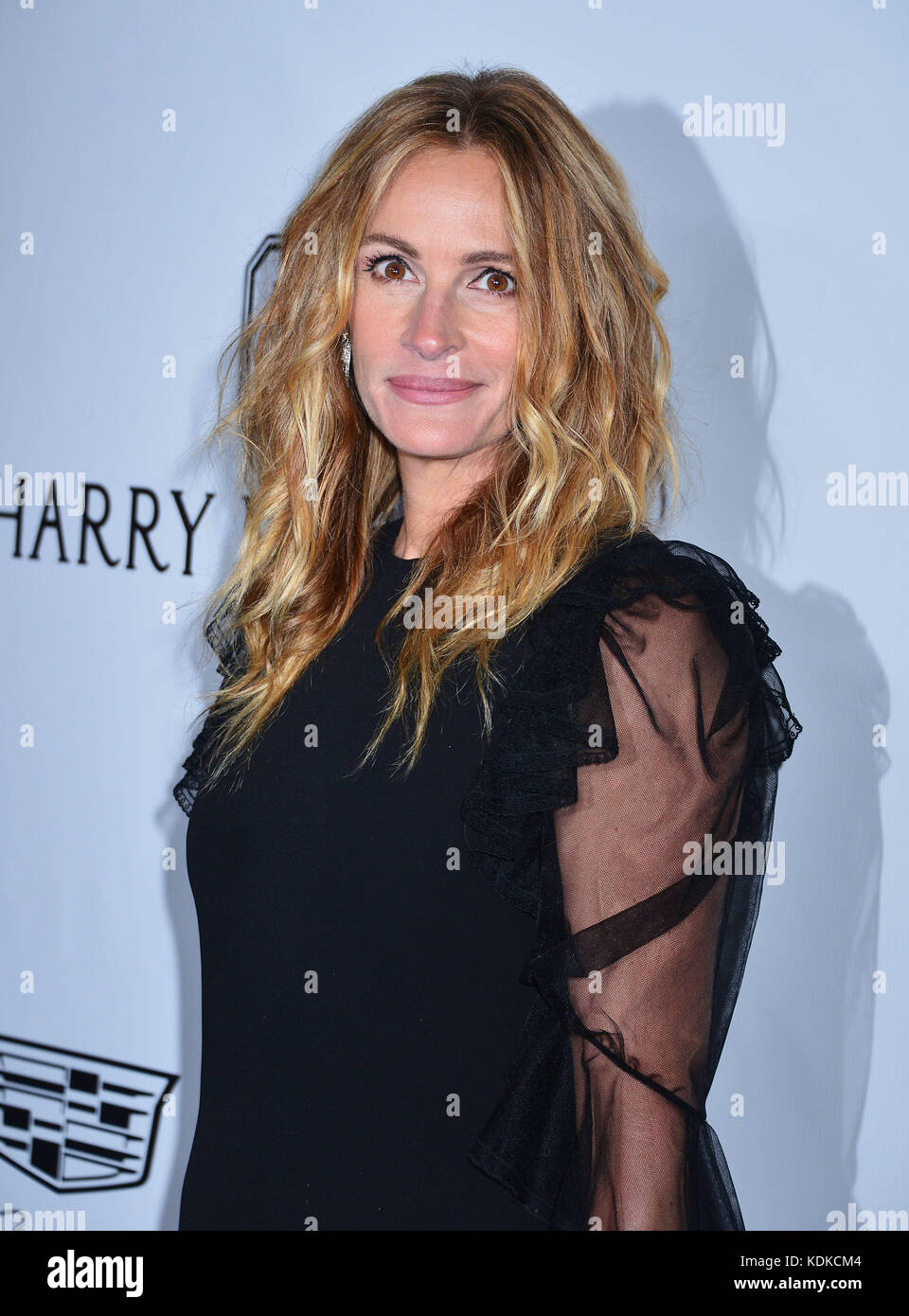 Julia Roberts 006 arriving at the amfAR Gala Los Angeles 2017 at the Green Acre Estate in Beverly Hills. October 13th 2017 Stock Photo