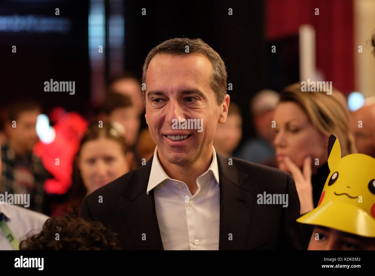 Austrian Chancellor Christian Kern meets voters at Game City Vienna ahead of tomorrow's important national election Stock Photo