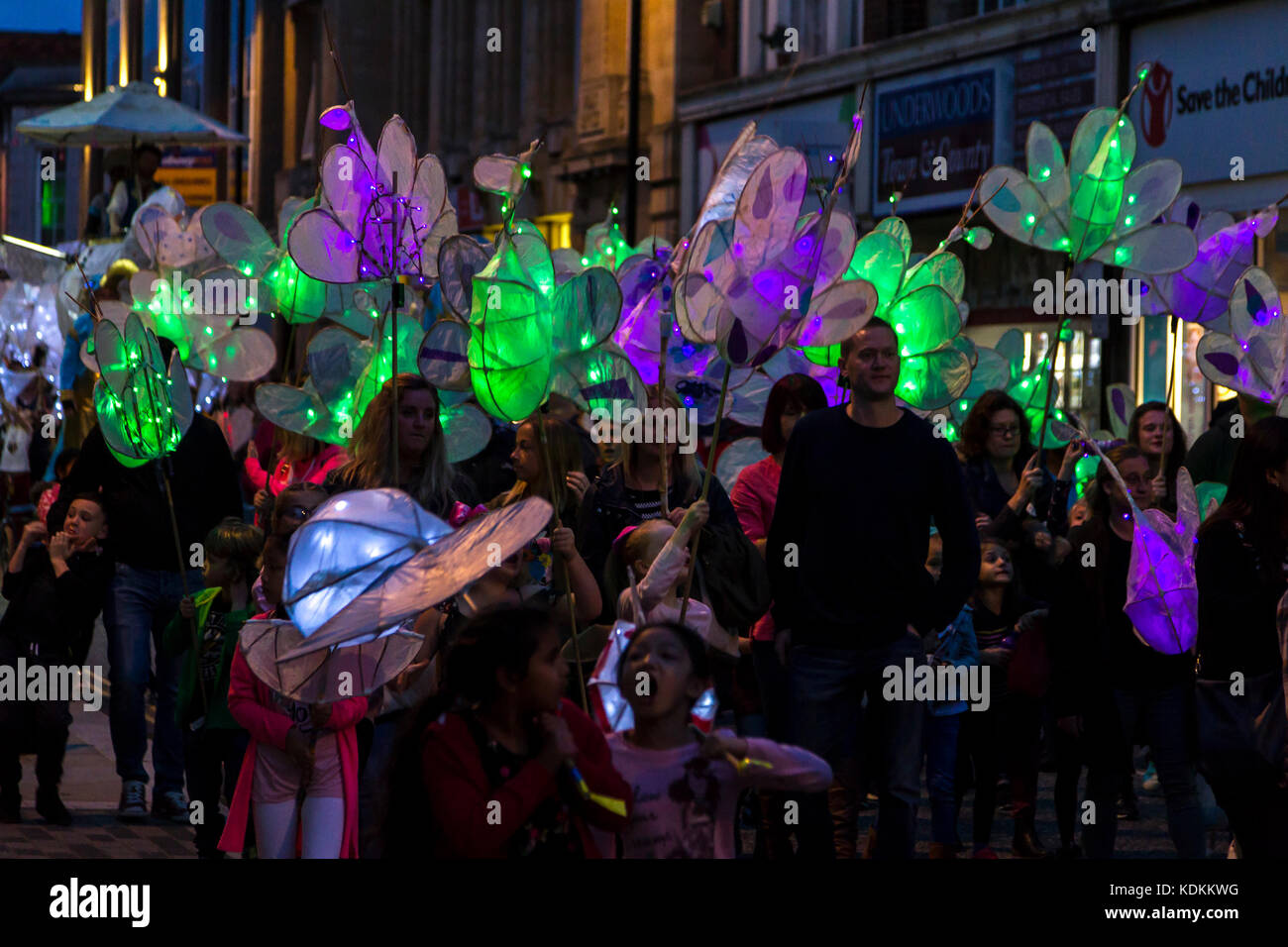 Northampton, UK.  Diwali. The Hindu Festival of Lights. 14th Oct, 2017. Organised by the Hindu Welfare Organisation. The procession started in Northampton at 6pm at All Saints Church and heads up Abington Street onto Fish Street, stopping at the Guildhall for a Diva offering and then back to All Saints Church finishing in the market square . Credit: Keith J Smith./Alamy Live Stock Photo