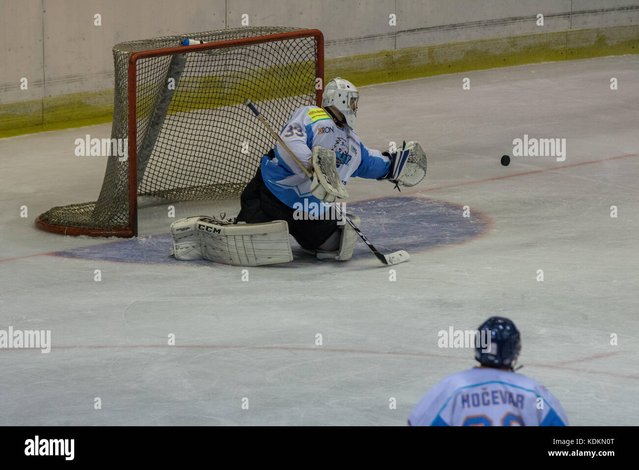 Hockey faceoff hi-res stock photography and images - Page 3 - Alamy