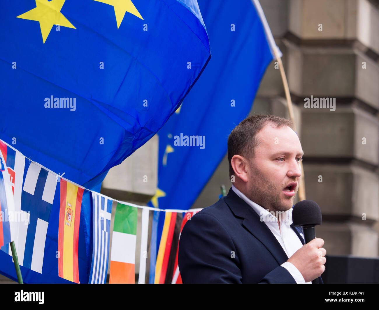 Edinburgh, UK - Oct 14, 2017: Ian Murray, Labour Party MP for Edinburgh South is pictured as he talks to Pro EU supporters at an anti Brexit rally in Edinburgh. The rally was one of 12 held across the UK to allow people to show their support for the UK remaining part of the European Union. Credit: AC Images/Alamy Live News Stock Photo