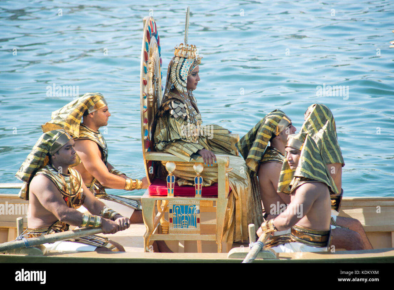 Alessandria, Egitto - 30 settembre 2017 - Sessione inaugurale del festival  in onore di cleopatra oggi ha coinciso con la giornata mondiale del  turismo. La manifestazione comprendeva una sfilata lungo il lungomare