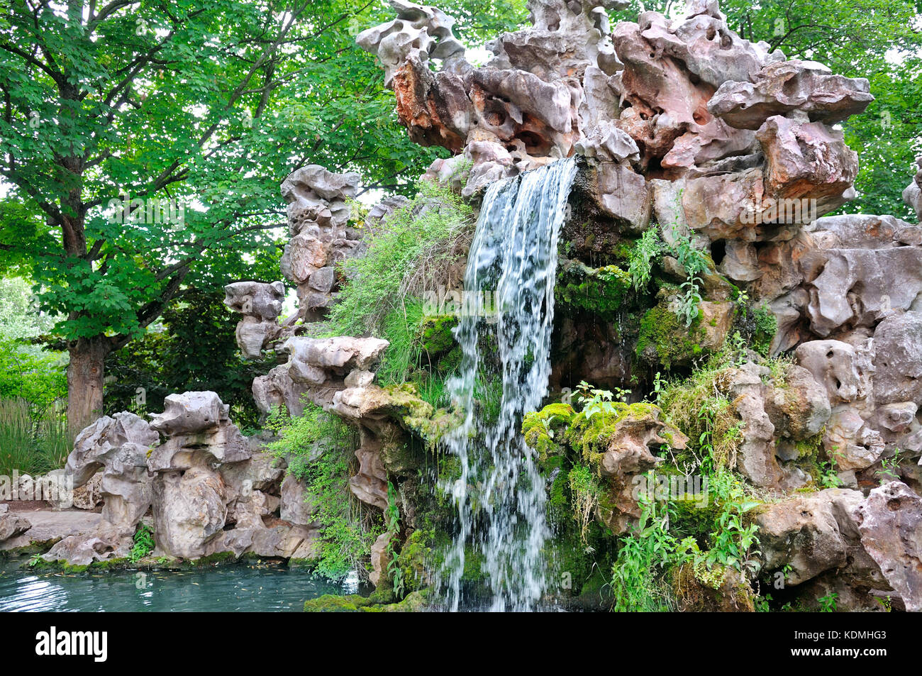Small lake waterfall high hi res stock photography and images Alamy Small lake waterfall high hi res stock photography and images Alamy