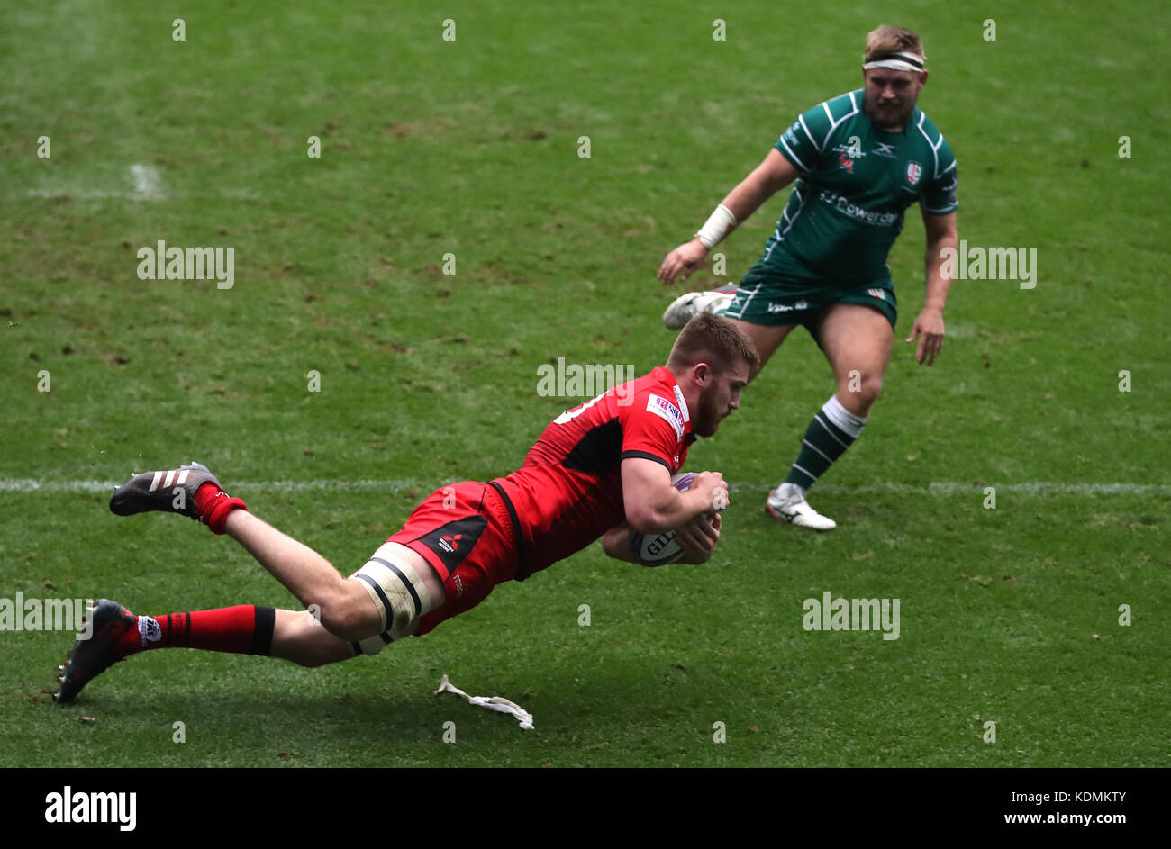 Edinburgh Rugby's Luke Crosbie dives in to score a try during the European Challenge Cup pool four match at the Madejski Stadium, Reading. Stock Photo
